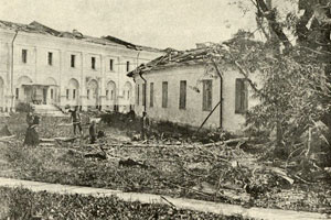 Лефортовский дворец (внутри двора) после циклона 16 (29) июня 1904 года. РГВИА